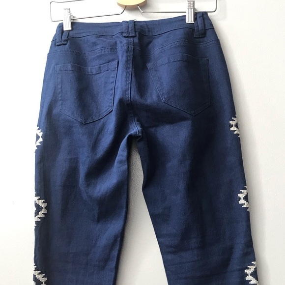 ROMEO & JULIET COUTURE Embroidered Jeans - Picture 6 of 8